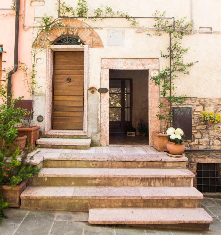 Le Dame Del Borgo Apartamento Sassetta Exterior foto